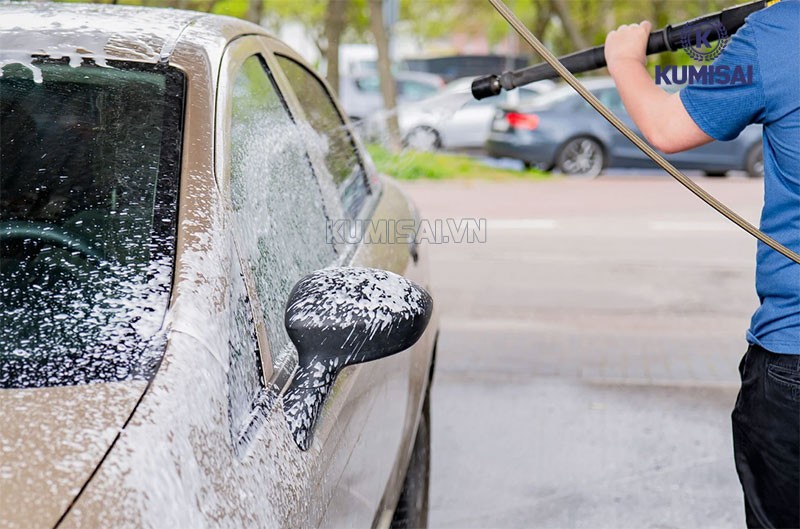 Dung dịch rửa xe ô tô không chạm tiên tiến
