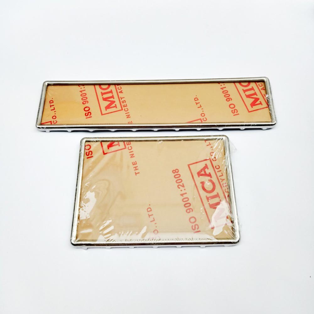 Khung biển số xe ô tô bằng inox trơn có độ bền cao, tuổi thọ lên đến 10 năm