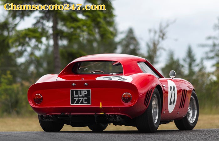 Nội thất đơn giản nhưng hiệu quả của Ferrari 250 GTO, đậm chất xe đua cổ điển.