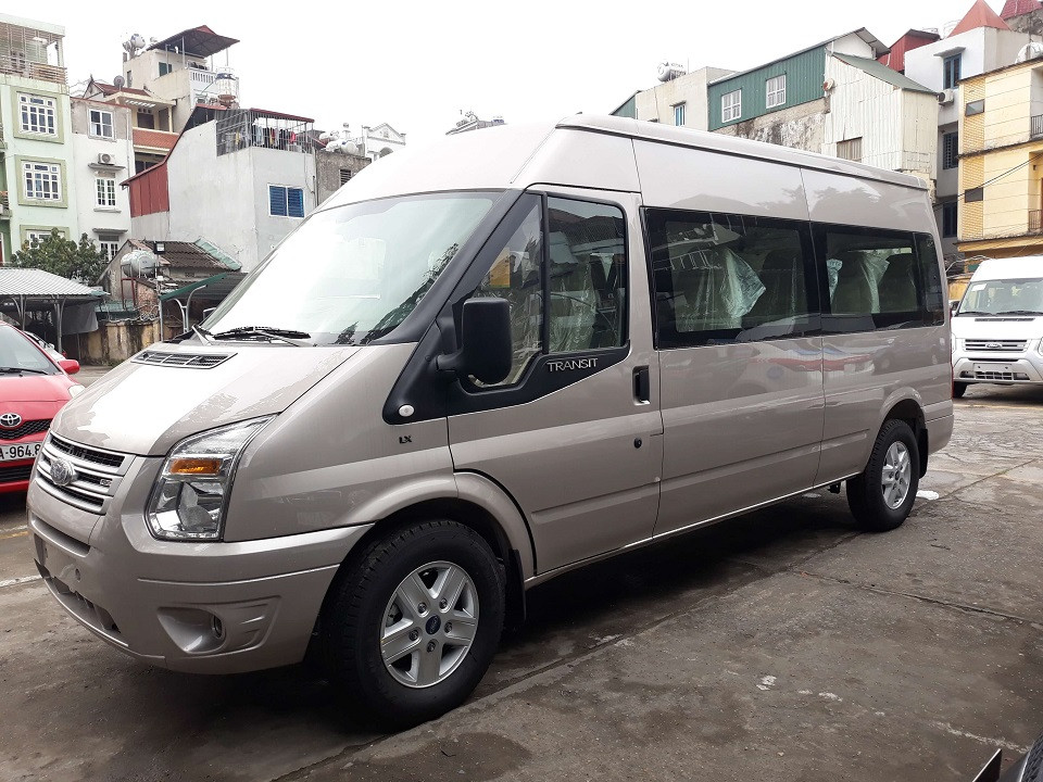Xe 16 chỗ Ford Transit, Hyundai Solati cho thuê tại Đồng Hới