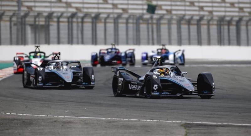 Xe đua Formula E trên đường phố, biểu tượng của các giải đua xe ô tô điện