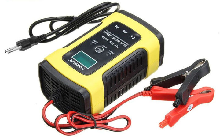 Toàn cảnh sạc bình ắc quy ô tô Foxsur với các đầu kẹp