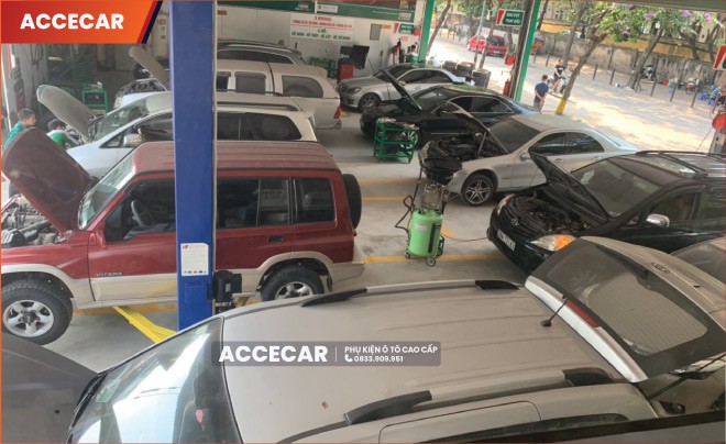 Khu vực phụ tùng và bảo dưỡng tại Công Nghệ Auto, gara ô tô xe tải