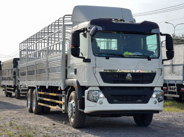 hình ảnh xe tải Howo Max 3 chân nhập khẩu nguyên chiếc