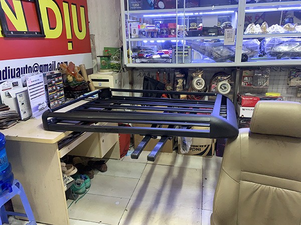 Giá nóc ô tô cao cấp được lắp đặt chuyên nghiệp cho xe 7 chỗ