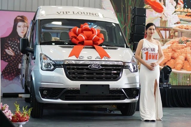 Hình ảnh xe ô tô Limousine Ford Transit và thông tin giá