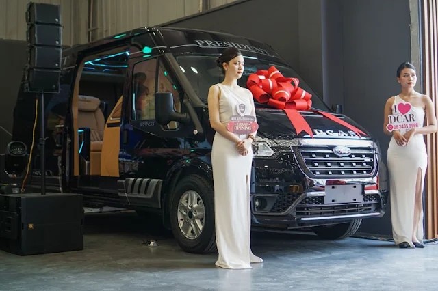 Bảng giá xe ô tô Limousine 10 chỗ Hyundai Solati và Ford Transit