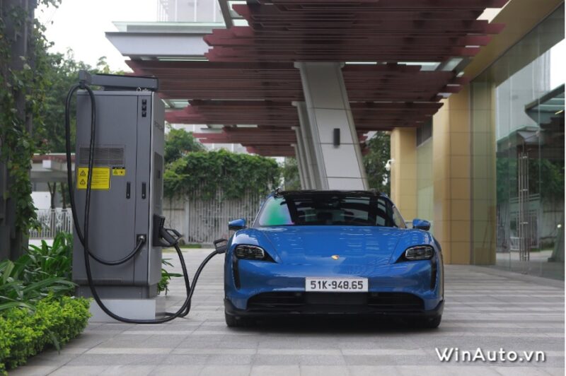 Xe ô tô điện 5 chỗ Porsche Taycan hiệu suất cao