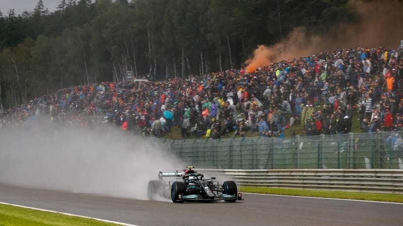 Xe đua F1 trên đường đua Spa Francorchamps, biểu tượng của các giải đua xe ô tô thử thách