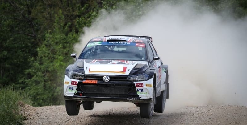 Xe đua Rally Phần Lan bay trên không, hình ảnh đặc trưng của các giải đua xe ô tô việt dã