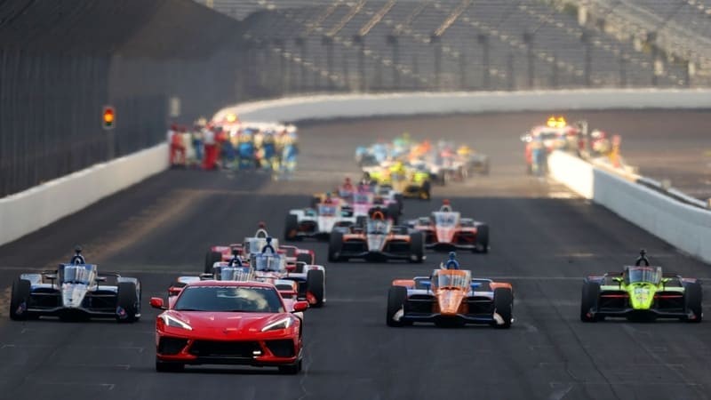 Hình ảnh xe đua IndyCar trên đường đua, biểu tượng của các giải đua xe ô tô trên thế giới