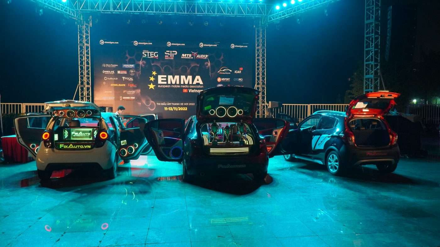 Đội ngũ Sài Gòn Xe Hơi nhận giải thưởng tại cuộc thi âm thanh xe hơi EMMA, khẳng định chuyên môn trong lĩnh vực thay loa xe ô tô