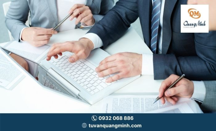 Ảnh minh họa về một công ty tư vấn pháp lý giúp khách hàng hoàn thiện thủ tục xin giấy phép kinh doanh vận tải bằng xe ô tô