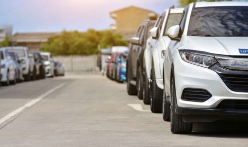 Độ tuổi tối thiểu để học lái xe ô tô, bao gồm hạng B2 và C