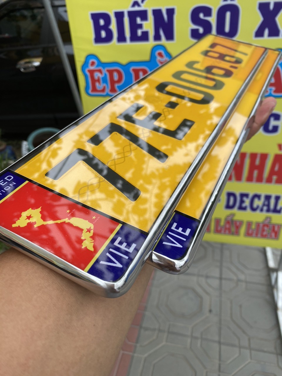 Ép biển số xe ô tô chống nước cho xe biển vàng
