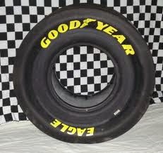 Lốp Goodyear mang lại sự ổn định và êm ái cho xe sang, giá hợp lý