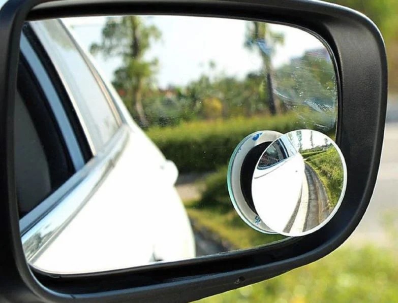 Gương cầu lồi trên xe ô tô loại bỏ điểm mù hiệu quả