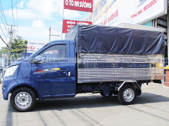 Nội thất khoang lái tiện nghi của dòng xe ô tô tải Tera 100