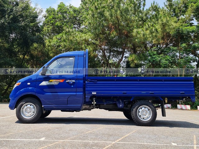 Nội thất xe ô tô tải Kenbo 990kg, tập trung vào sự tiện dụng