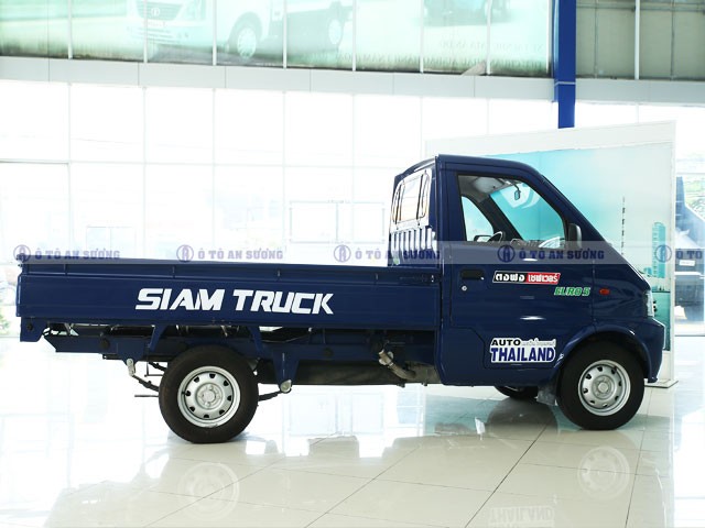 Thùng xe tải Siam Truck phía sau, minh họa khả năng chuyên chở của dòng xe 1 tấn