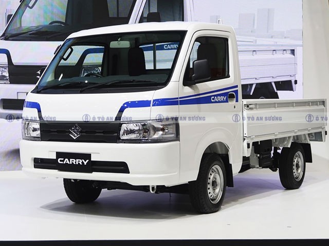 Xe ô tô tải Suzuki Carry Pro 940kg màu trắng, đại diện cho dòng xe tải nhẹ