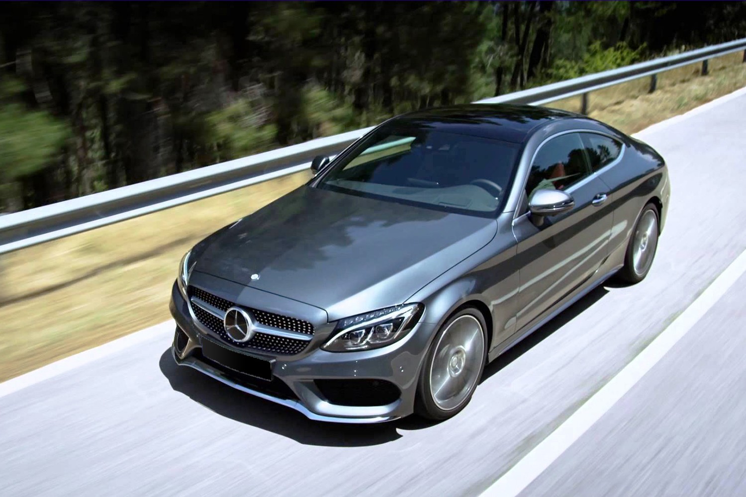 Mercedes-Benz, thương hiệu xe sang từ Đức với thiết kế lịch lãm và động cơ bền bỉ, thuộc top xe ô tô tốt nhất