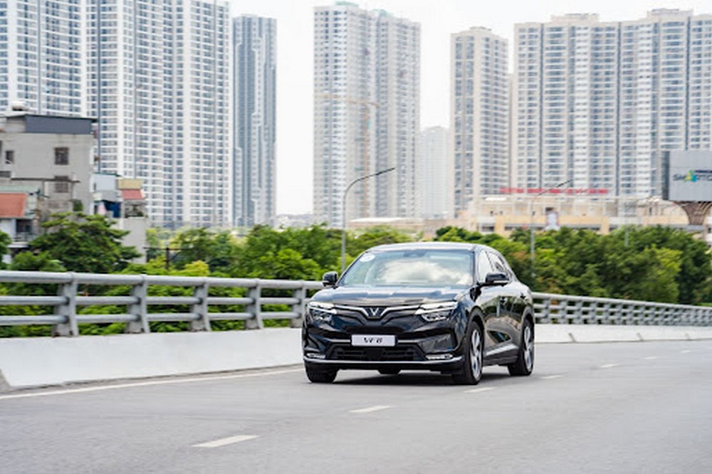 Hệ thống hỗ trợ lái nâng cao ADAS giúp xe ô tô SUV mới VinFast VF 8 an toàn trên mọi hành trình