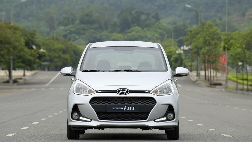 Hệ thống đèn LED ban ngày và đèn sương mù trên xe ô tô số tự động Hyundai i10