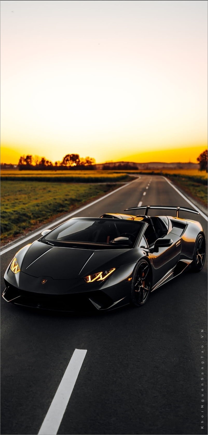 Hình nền siêu xe Lamborghini độ cho iPhone, với độ phân giải cao và màu sắc tươi sáng