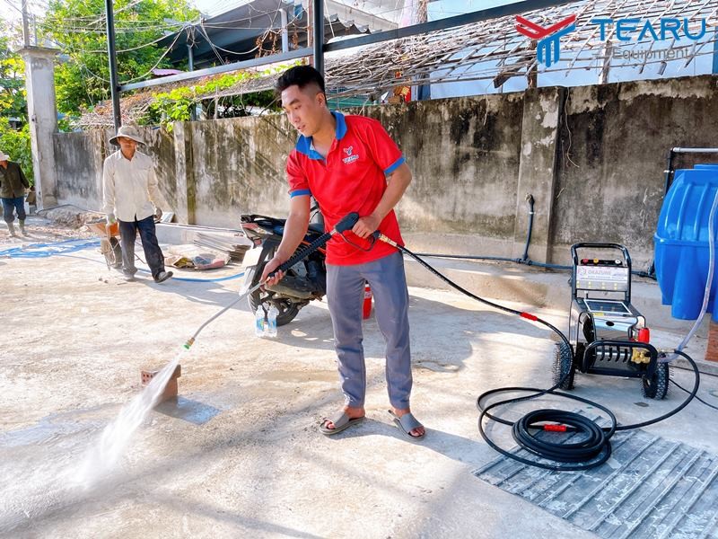 Máy rửa xe ô tô áp lực cao giúp vệ sinh hiệu quả và nhanh chóng