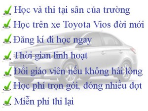 Học viên nhận bằng lái xe ô tô sau khi hoàn thành xuất sắc khóa học lái xe ô tô tại TPHCM