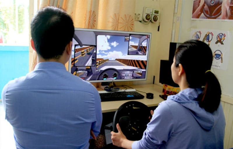 Tập lái xe ô tô không khó với thiết bị mô phỏng hiện đại