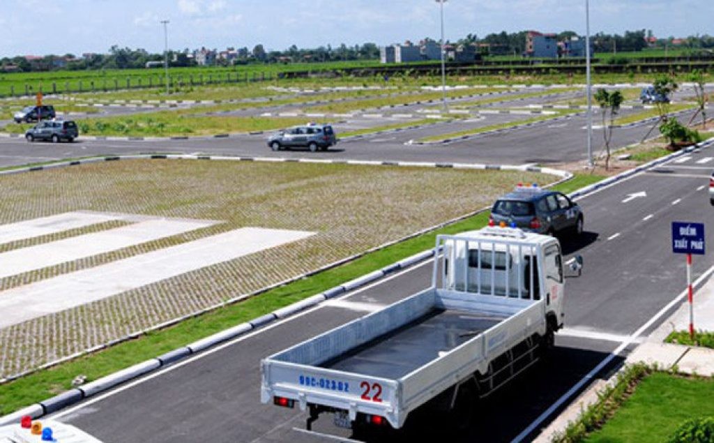 Kiểm tra giấy phép kinh doanh của trung tâm dạy lái xe ô tô ở Hội An