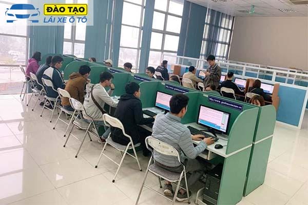 Giáo viên hướng dẫn kỹ thuật lái xe ô tô tại Thanh Hoá