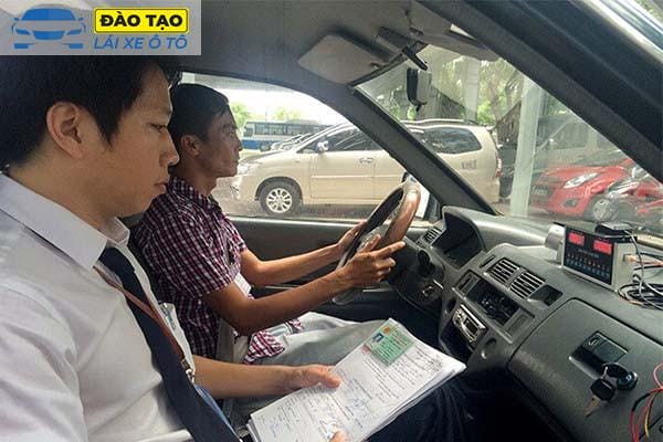 Kinh nghiệm học lái xe ô tô Thanh Hoá: Giáo viên hướng dẫn cá nhân