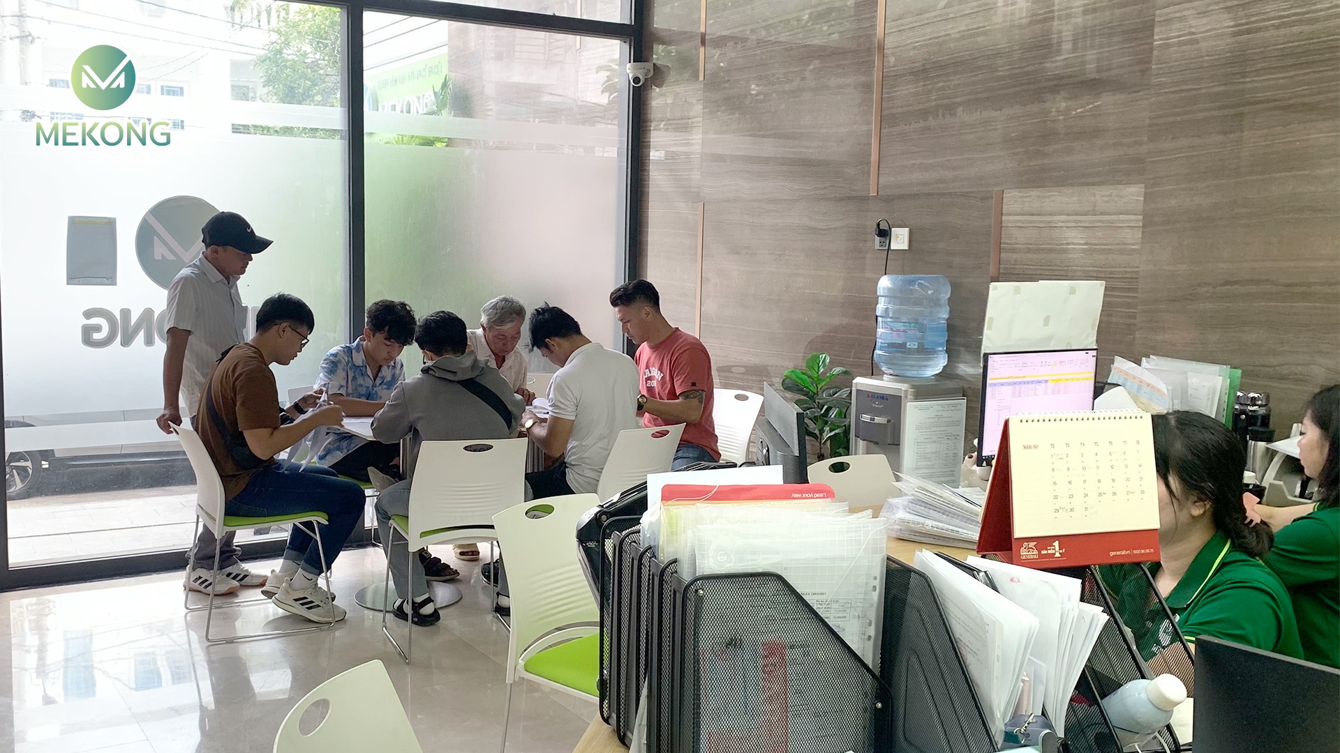 Học viên ghi danh tại trung tâm Mekong