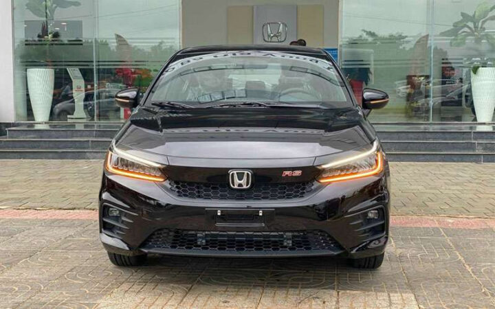 Đầu xe Honda City RS với đèn LED ban ngày sắc sảo