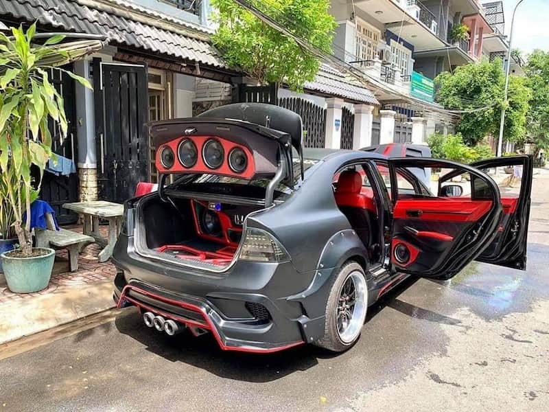 Toàn cảnh mẫu xe ô tô Honda Civic 2008 độ với bộ body kit cá tính và mâm xe độc đáo