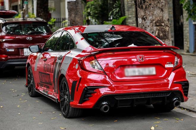 Mẫu xe ô tô Honda Civic 2020 độ, nổi bật với cản trước được thiết kế lại và đèn sương mù tích hợp