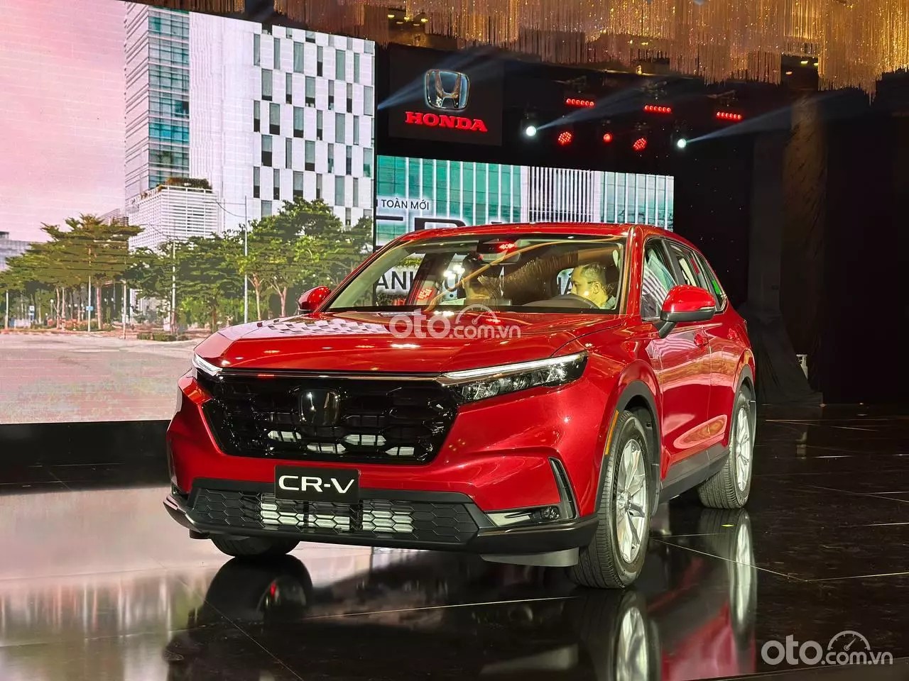Honda CR-V thế hệ mới với thiết kế ngoại thất hầm hố và hiện đại.
