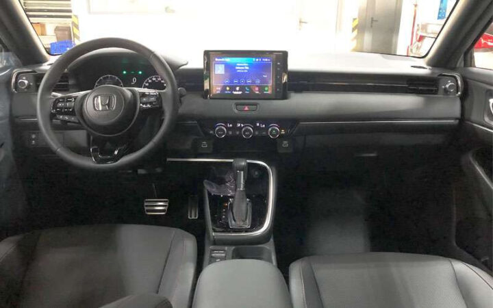 Khoang lái xe Honda HR-V RS rộng rãi và tiện nghi