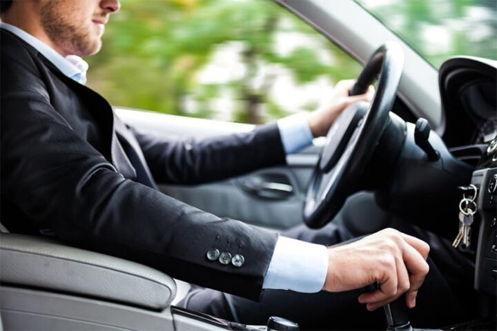 Giữ bình tĩnh là yếu tố quan trọng khi xe ô tô bị kẹt ga