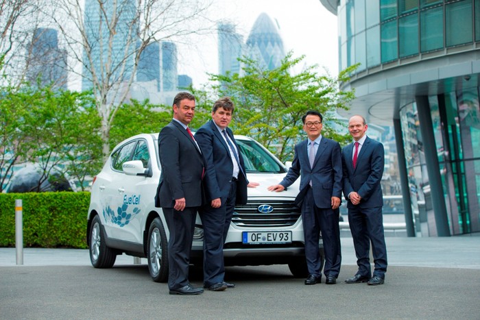 Hình ảnh minh họa về dự án HyFIVE và vai trò của xe ô tô chạy bằng hydro của Hyundai trong ngành công nghiệp