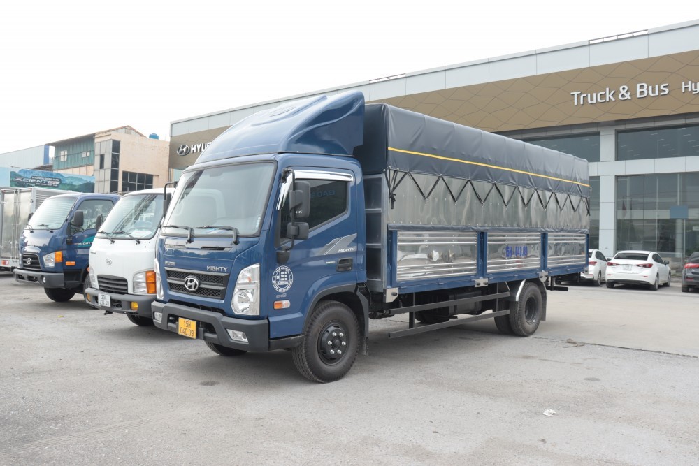 Xe ô tô chở hàng Hyundai Mighty EX8 7 tấn thuộc phân khúc tải trọng trung bình