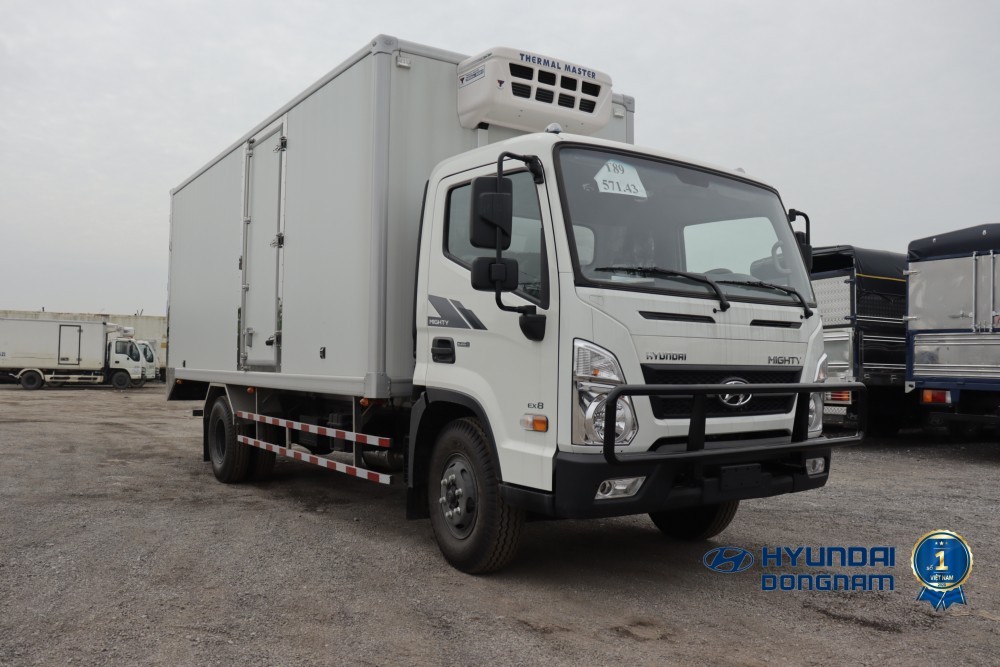 Xe ô tô chở hàng Hyundai Mighty EX8 trang bị thùng đông lạnh chuyên dụng cho thực phẩm