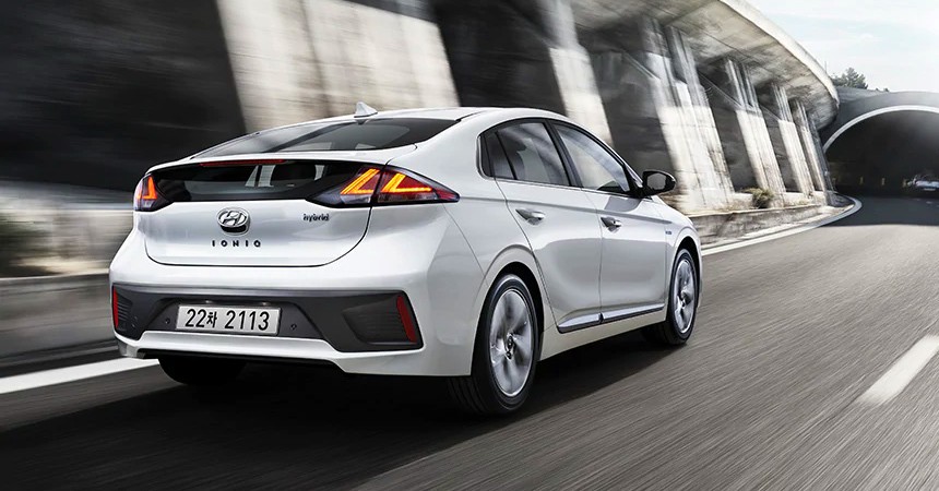 Nội thất của Hyundai Ioniq Electric, với các tính năng công nghệ hữu ích cho người lái.