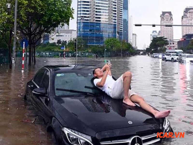 Dấu hiệu xe bị ngập nước cần được nhận biết rõ ràng khi áp dụng kinh nghiệm chọn xe ô tô cũ.