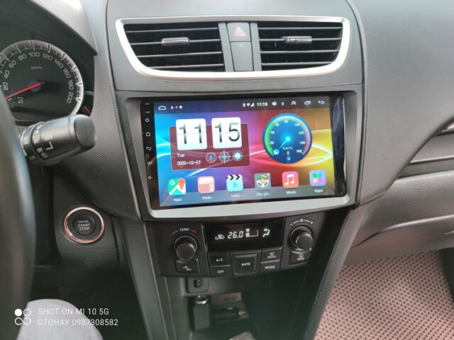 Màn hình DVD Android lắp đặt trên táp-lô xe Suzuki Swift, hiển thị giao diện giải trí.