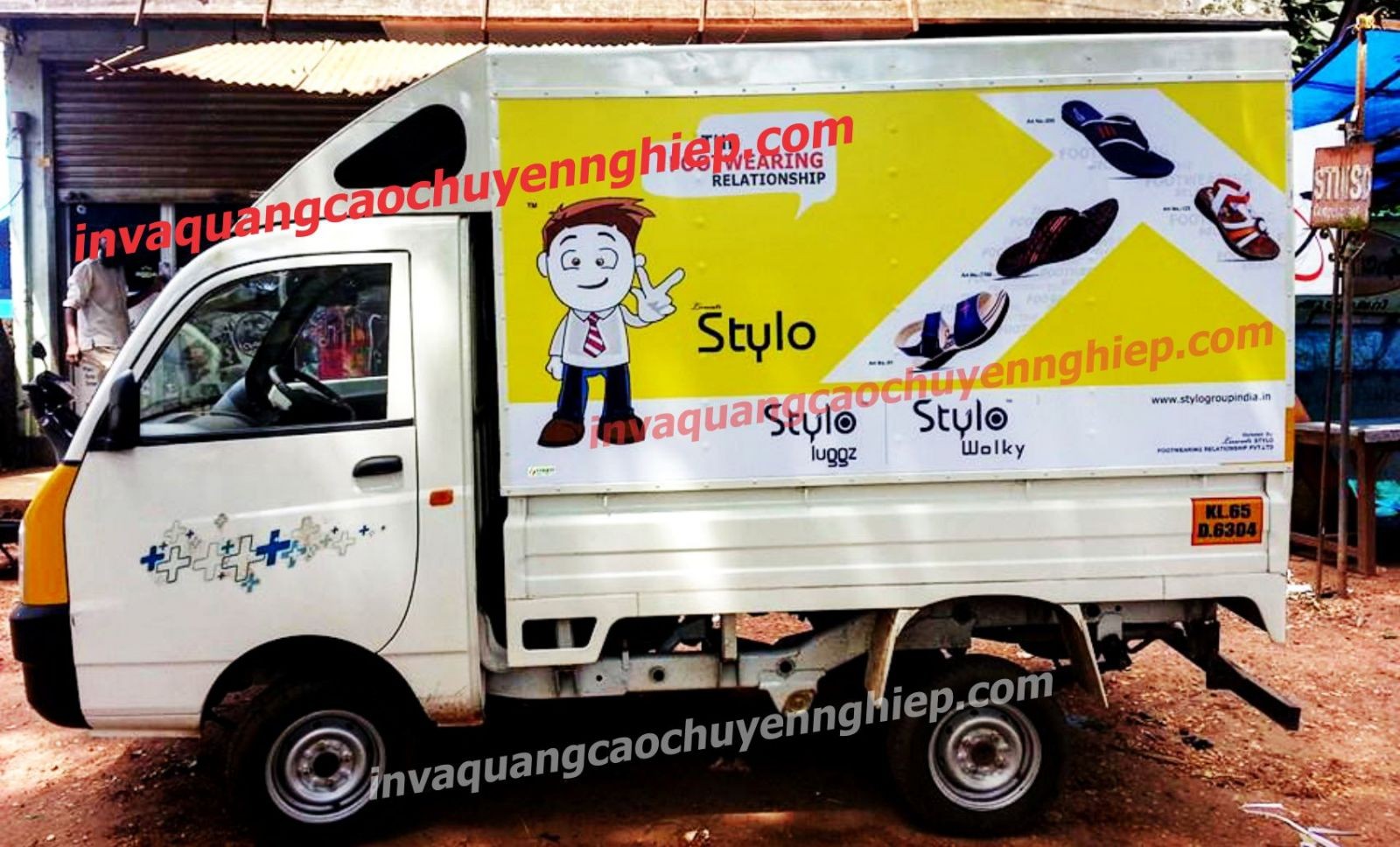 Decal ô tô để dán trên xe buýt, xe độ hoặc thùng xe tải, xu hướng phổ biến trong ngành quảng cáo.