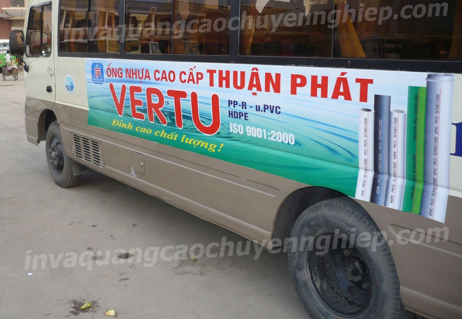 In decal dán lên xe hơi, xe tải, xe buýt với giá rẻ tại Hà Nội, đảm bảo chất lượng và độ bền.